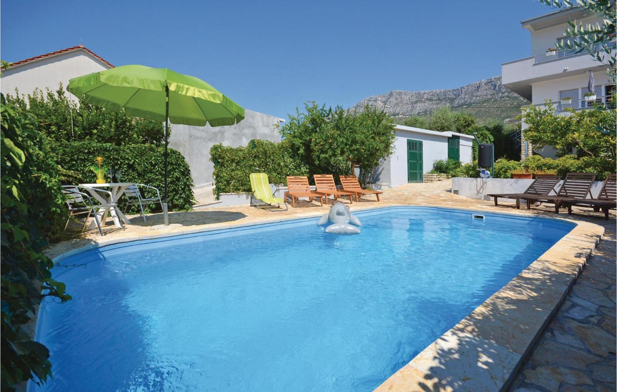 Kaštela Amazing Apartment In Kastel Sucurac With Kitchen מראה חיצוני תמונה