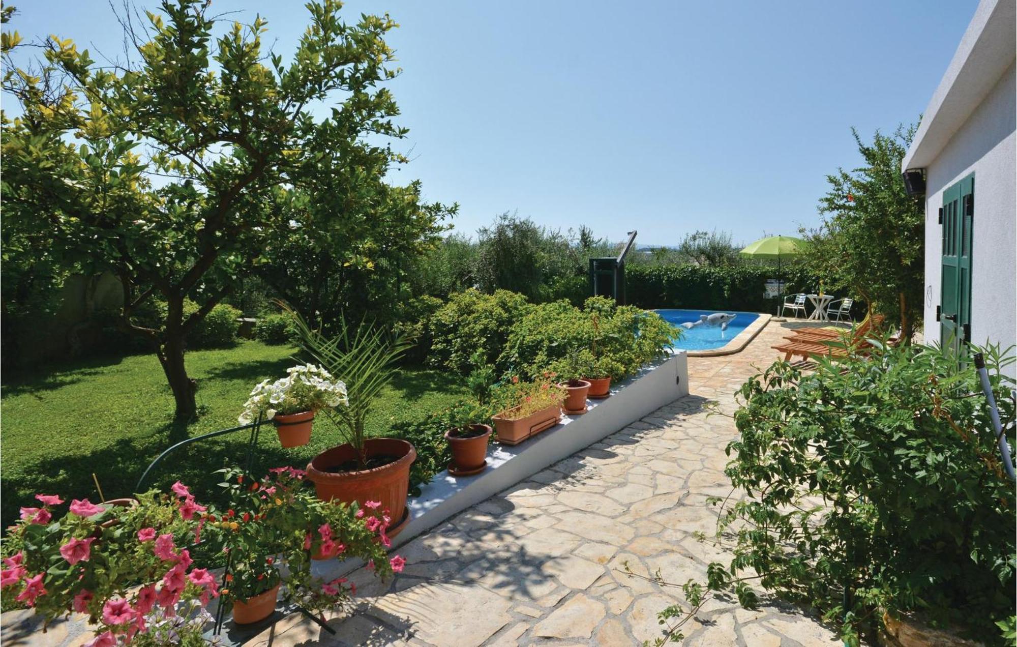 Kaštela Amazing Apartment In Kastel Sucurac With Kitchen מראה חיצוני תמונה