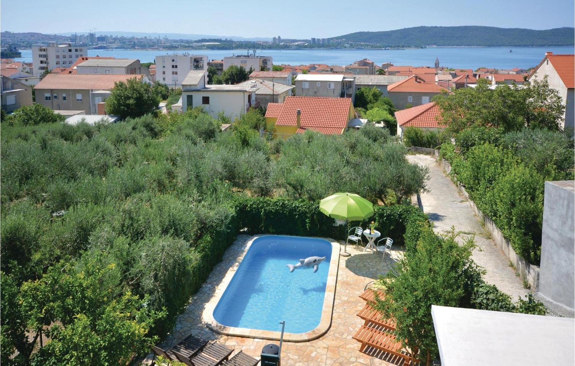 Kaštela Amazing Apartment In Kastel Sucurac With Kitchen מראה חיצוני תמונה