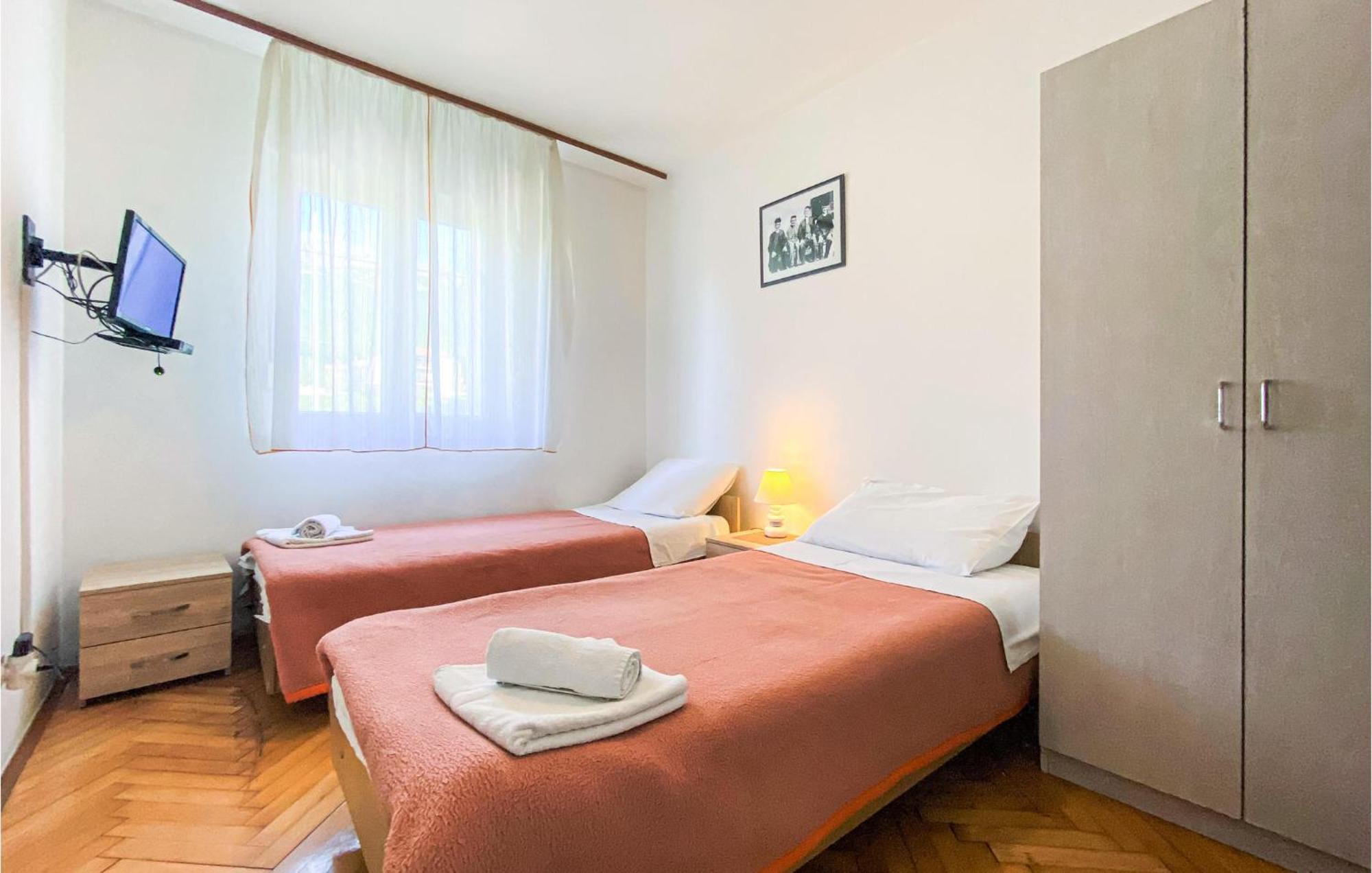 Kaštela Amazing Apartment In Kastel Sucurac With Kitchen מראה חיצוני תמונה