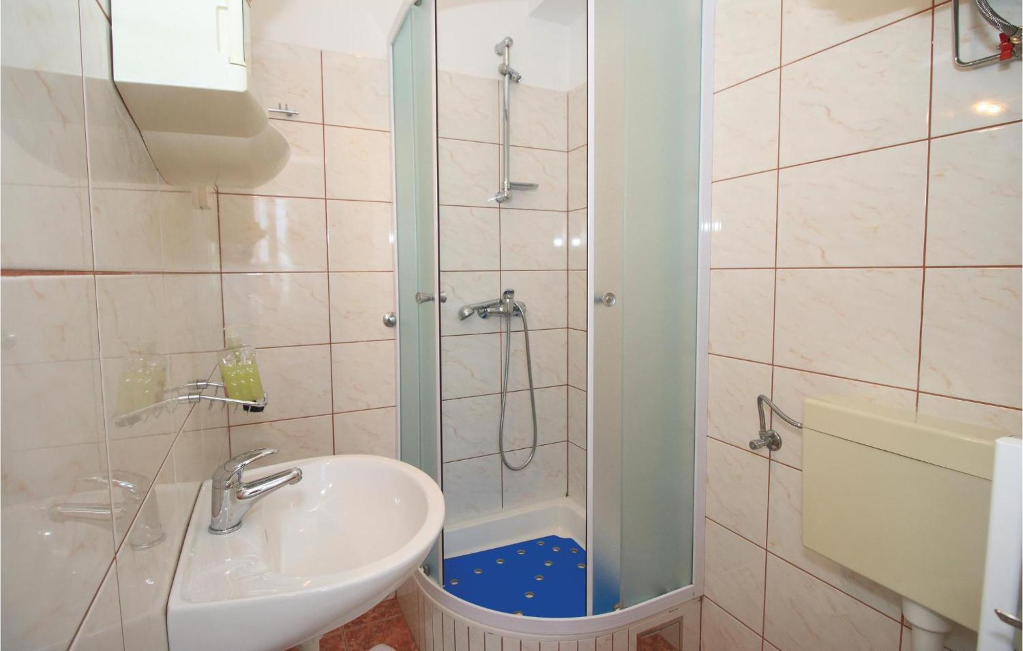 Kaštela Amazing Apartment In Kastel Sucurac With Kitchen מראה חיצוני תמונה