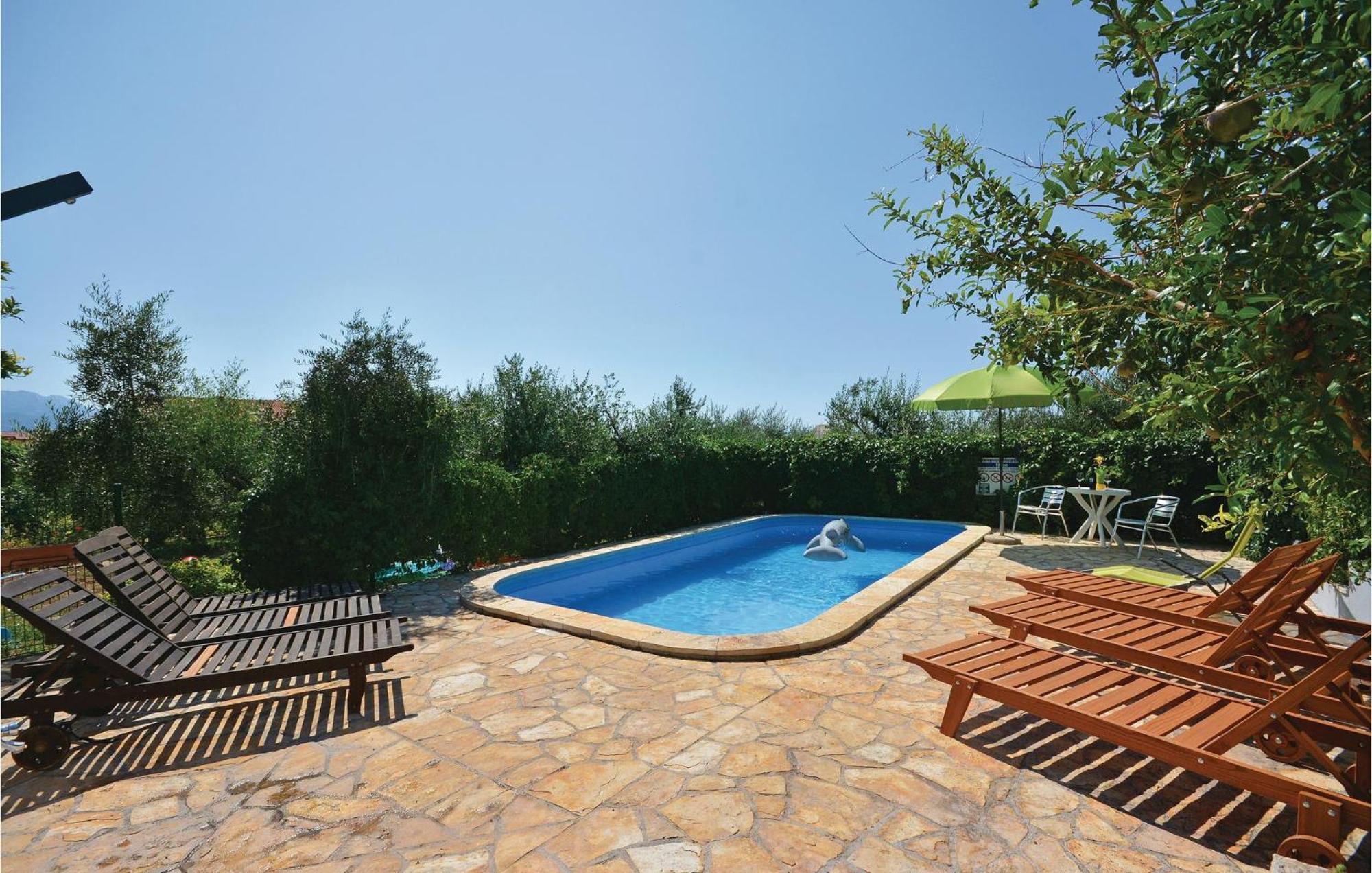 Kaštela Amazing Apartment In Kastel Sucurac With Kitchen מראה חיצוני תמונה