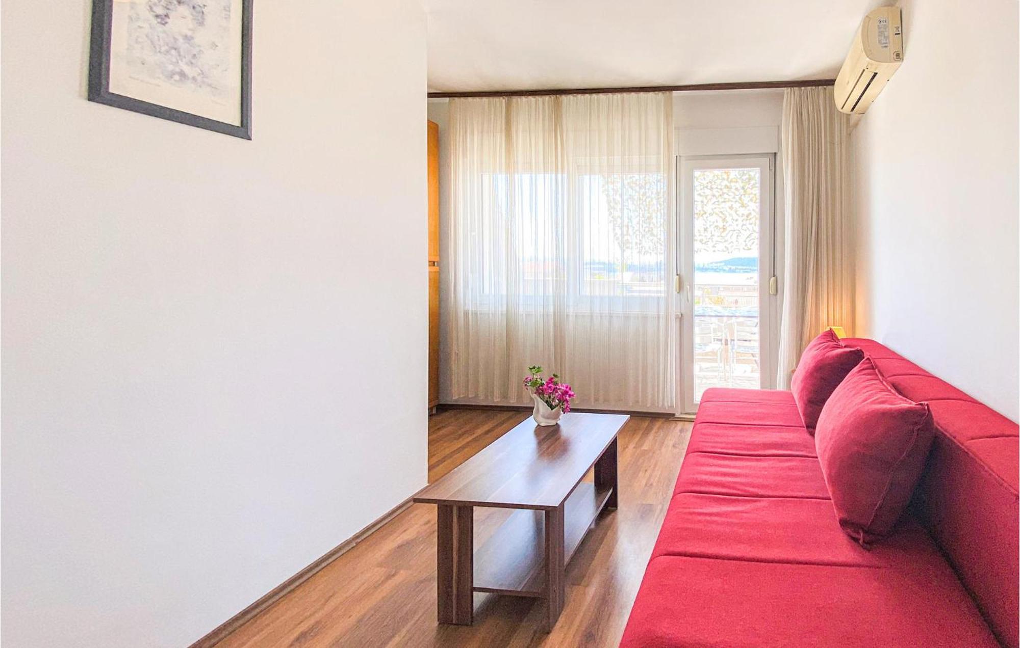 Kaštela Amazing Apartment In Kastel Sucurac With Kitchen מראה חיצוני תמונה