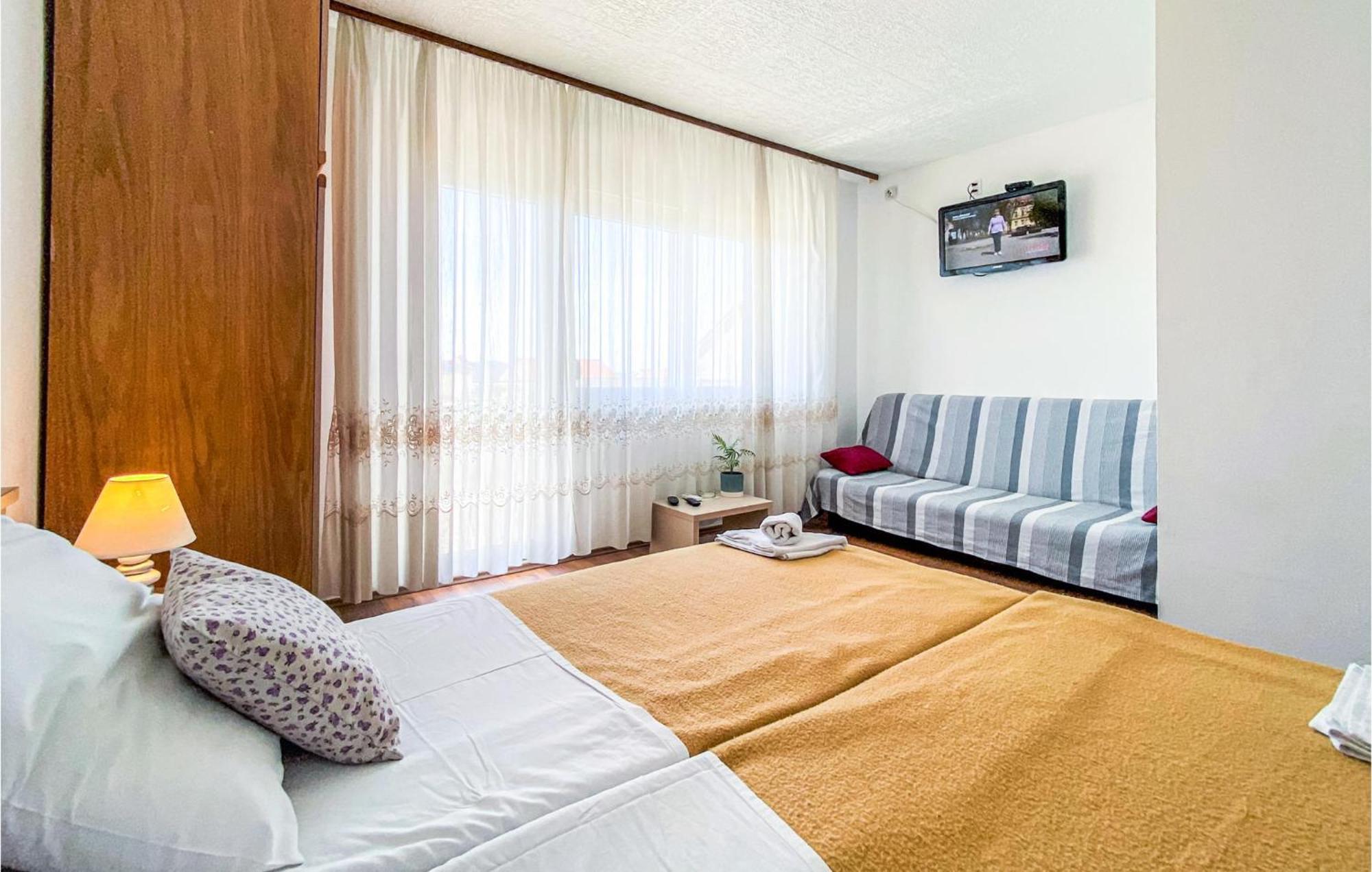 Kaštela Amazing Apartment In Kastel Sucurac With Kitchen מראה חיצוני תמונה