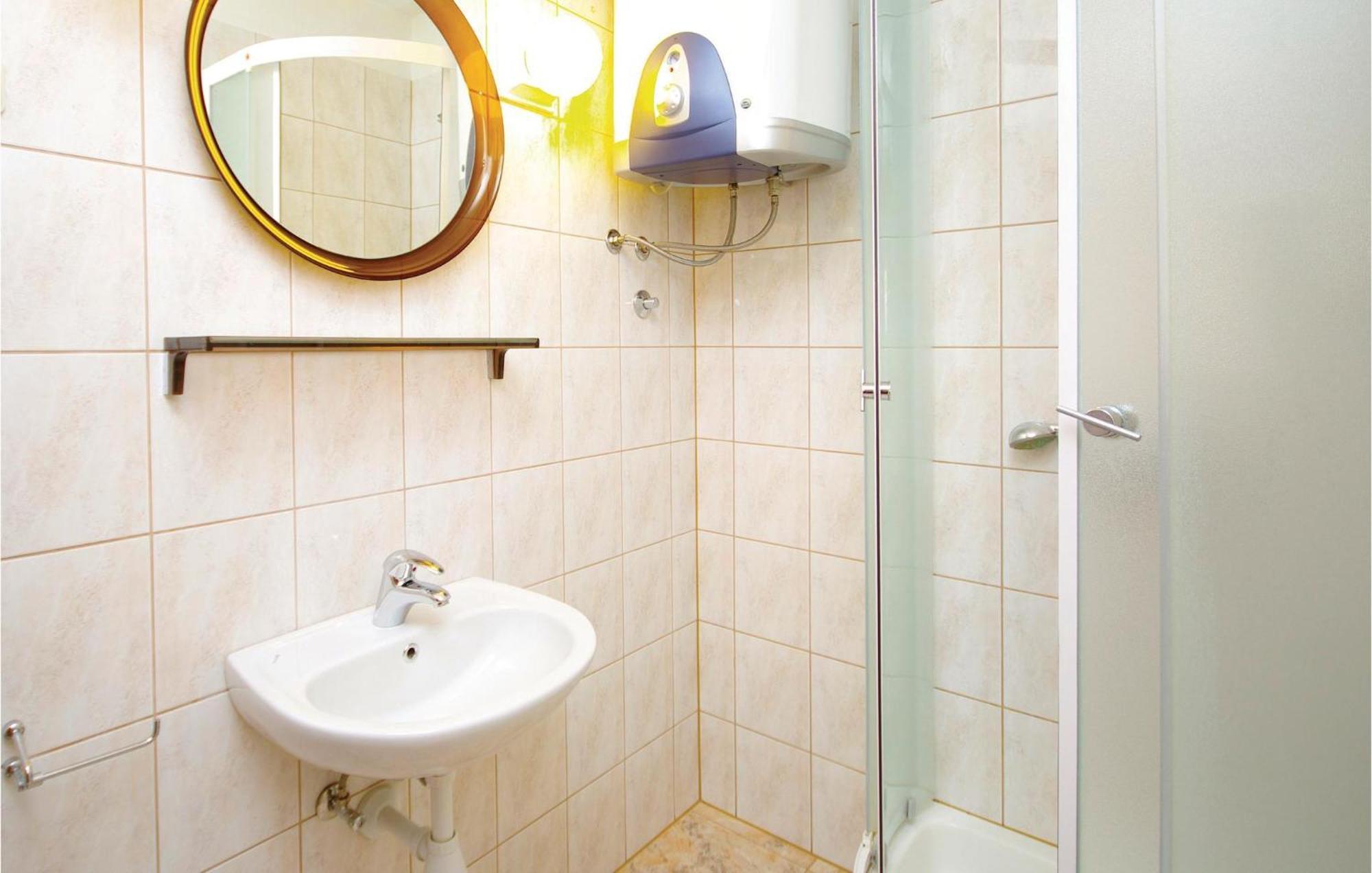 Kaštela Amazing Apartment In Kastel Sucurac With Kitchen מראה חיצוני תמונה