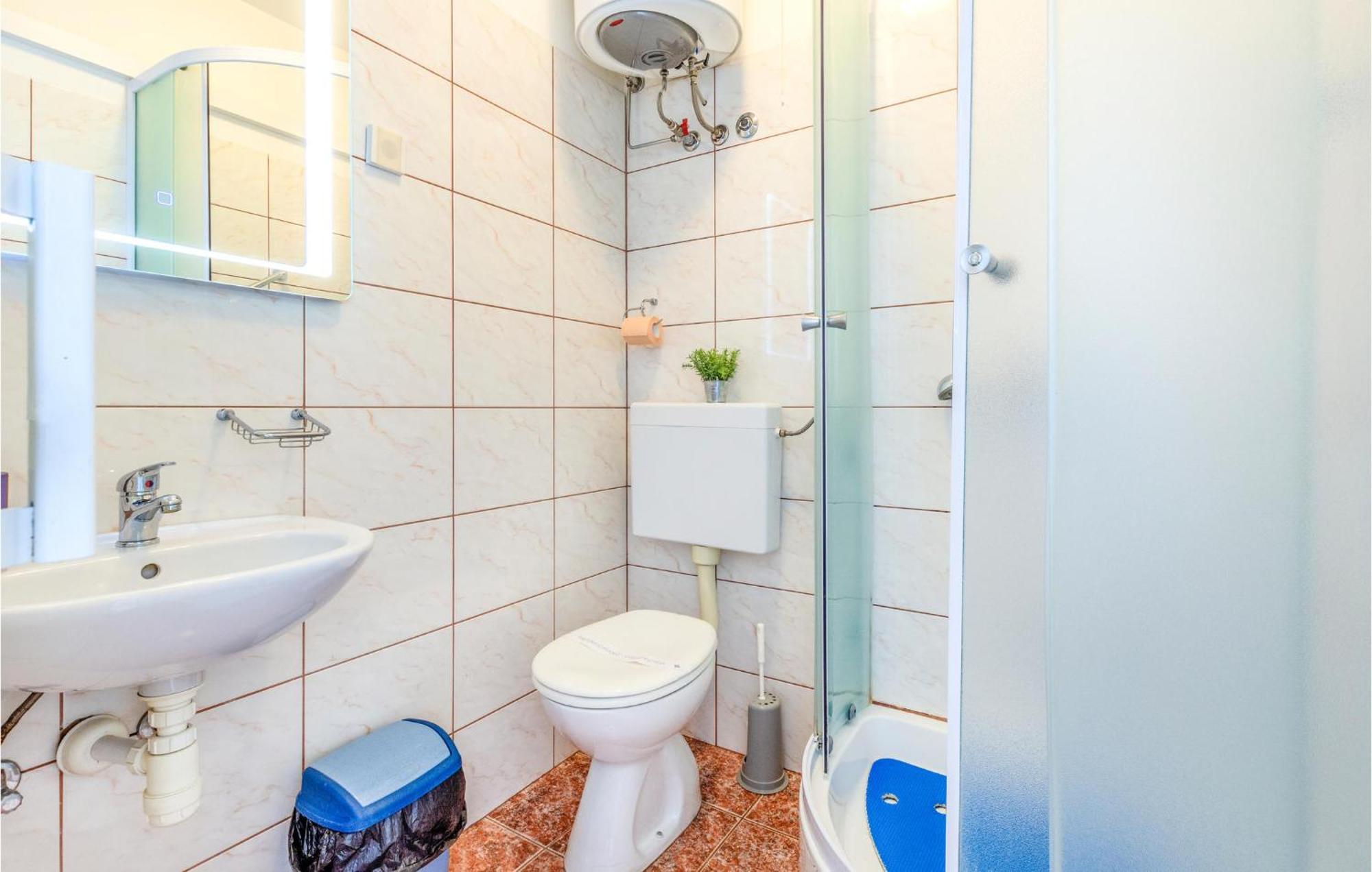 Kaštela Amazing Apartment In Kastel Sucurac With Kitchen מראה חיצוני תמונה