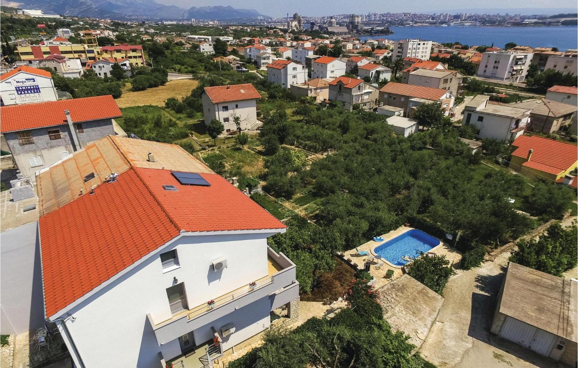 Kaštela Amazing Apartment In Kastel Sucurac With Kitchen מראה חיצוני תמונה