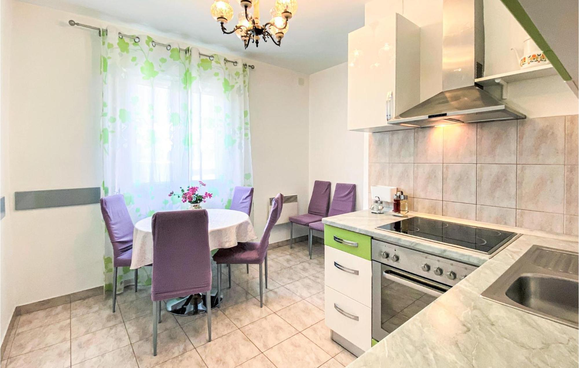 Kaštela Amazing Apartment In Kastel Sucurac With Kitchen מראה חיצוני תמונה