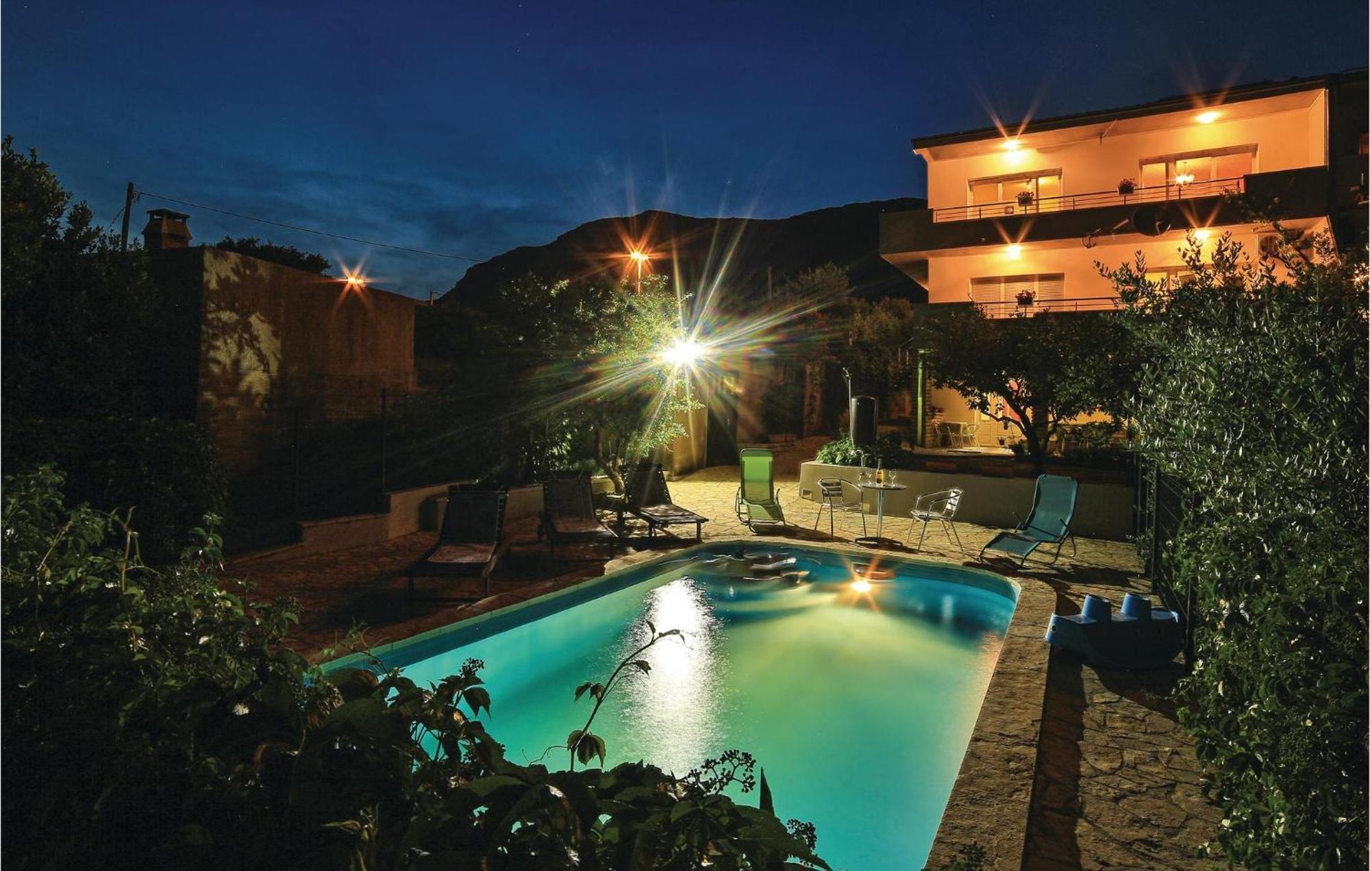 Kaštela Amazing Apartment In Kastel Sucurac With Kitchen מראה חיצוני תמונה