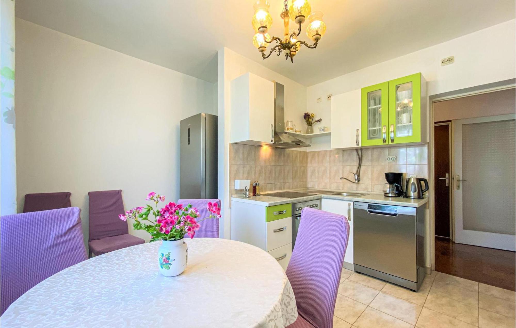 Kaštela Amazing Apartment In Kastel Sucurac With Kitchen מראה חיצוני תמונה