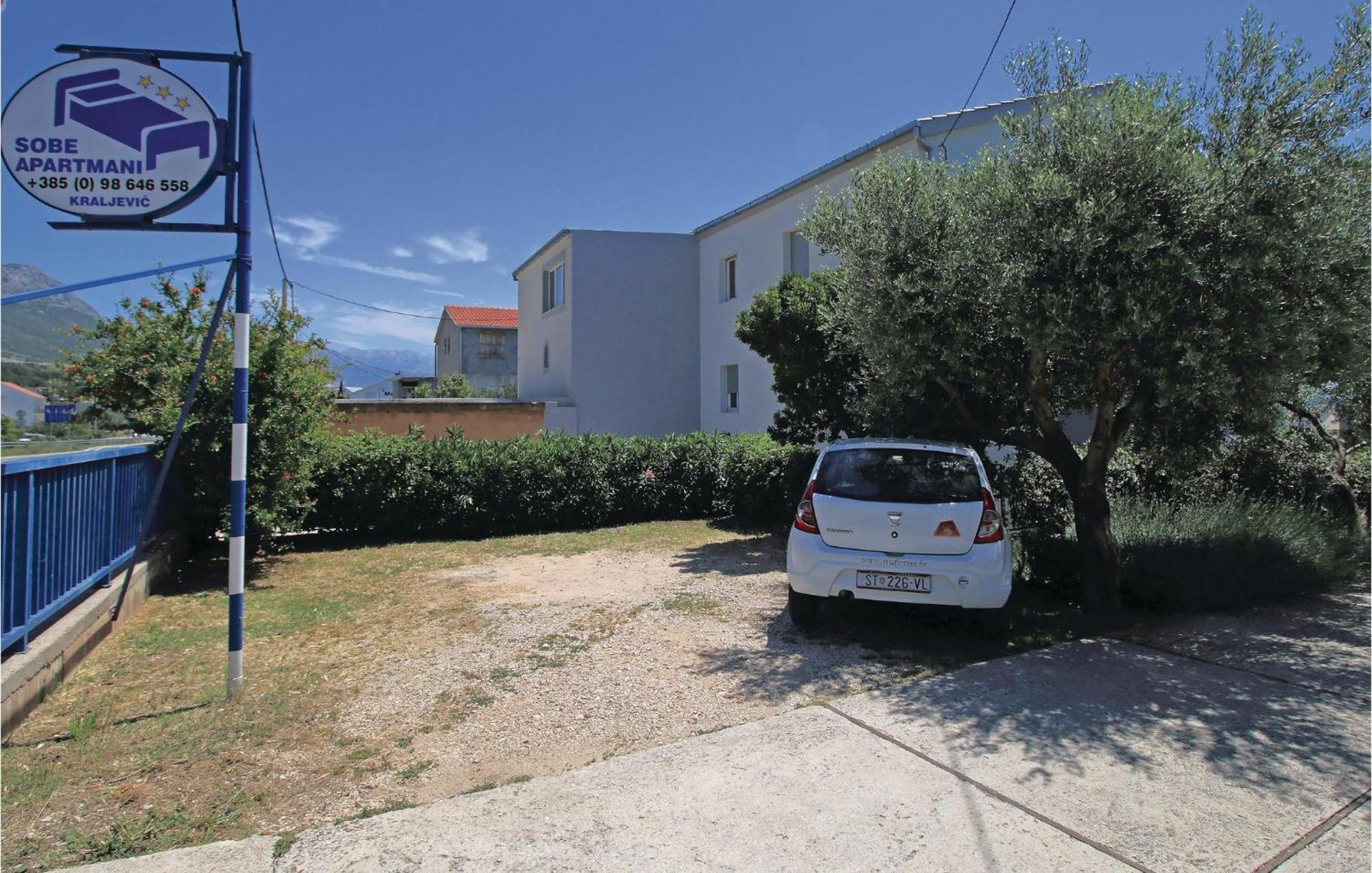 Kaštela Amazing Apartment In Kastel Sucurac With Kitchen מראה חיצוני תמונה